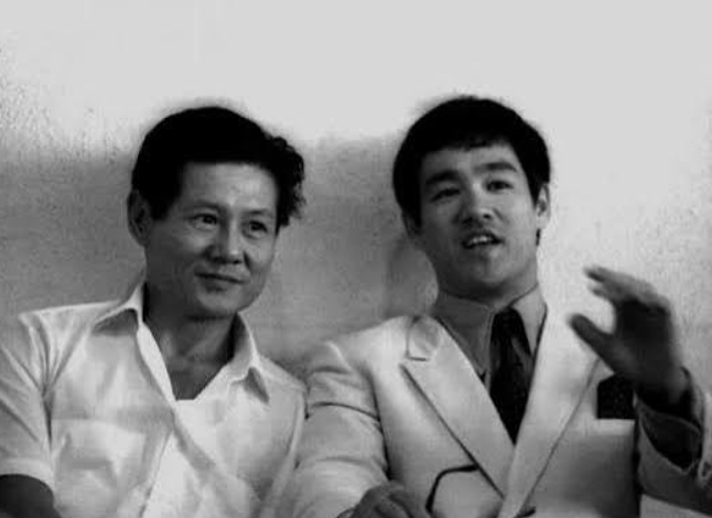 Võ sư James Yimm Lee góp phần giúp Lý Tiểu Long phát triển phương pháp rèn luyện sức mạnh và thể lực.