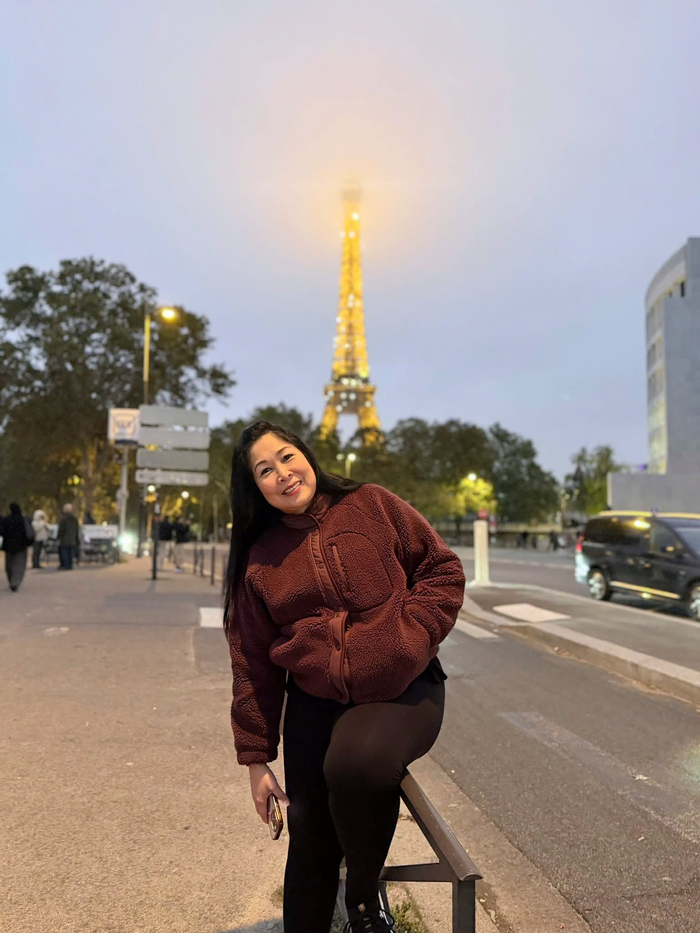 NSND Hồng Vân ở Pháp. Ảnh: FBNV