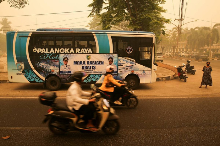 Indonesia hứng chịu khủng hoảng khói mù nghiêm trọng, hàng trăm nghìn người gặp vấn đề sức khỏe Ảnh 2