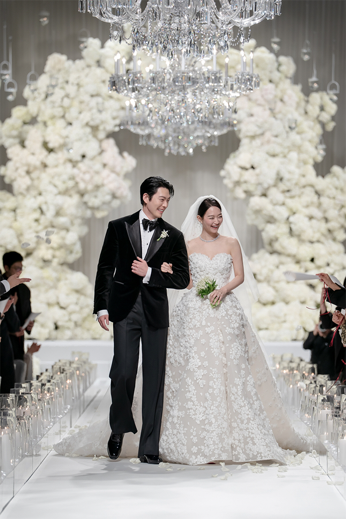 Theo thông tin được chương trình chia sẻ, tổng số tiền quyên góp của hai nghệ sĩ đã vượt 5 tỷ won.