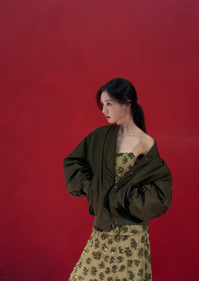 &nbsp;Ahn Eun Jin đăng tải lên trang mạng xã hội cá nhân nhiều hình ảnh mới mà không kèm theo bất kỳ dòng chú thích nào.