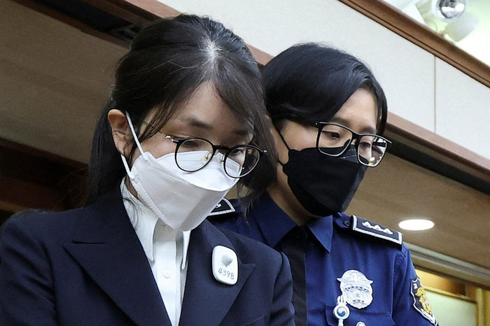 Phiên tòa xét xử cựu Đệ nhất phu nhân Hàn Quốc Kim Geon-hee, bị cáo buộc thao túng giá cổ phiếu của Deutsche Motors và nhận hối lộ từ các quan chức cấp cao của Giáo hội Thống nhất, sẽ bắt đầu vào ngày 24 tháng 9 năm 2025. (Ảnh tổng hợp từ Reuters).