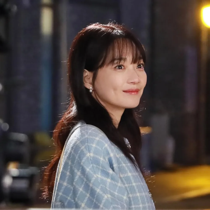 Ngoài đời sống riêng tư, Shin Min Ah cũng chia sẻ về quá trình thực hiện bộ phim The Remarried Empress.