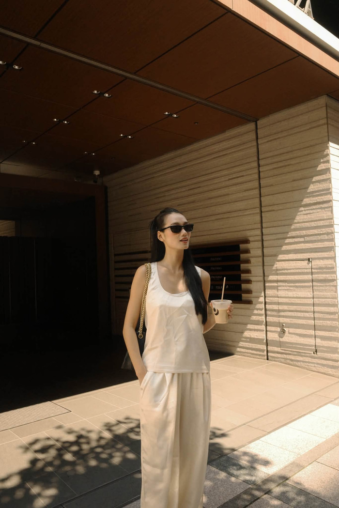Nàng hậu ưa chuộng phong cách thời trang tối giản.
