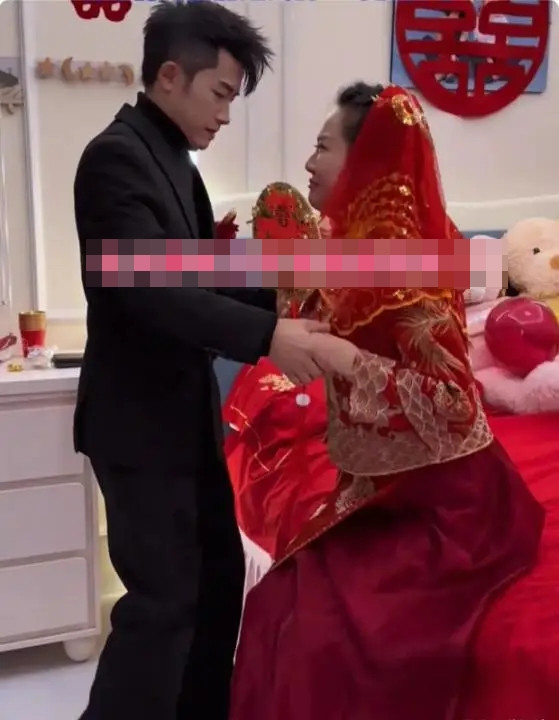 Cặp đôi tổ chức đám cưới nhưng không ai đến dự, lý do đằng sau gây xôn xao Ảnh 2
