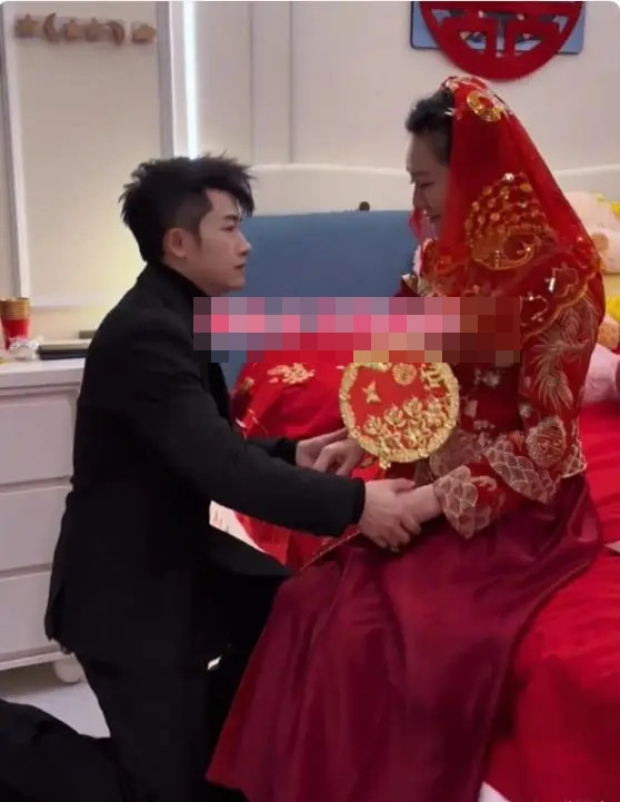 Cặp đôi tổ chức đám cưới nhưng không ai đến dự, lý do đằng sau gây xôn xao Ảnh 3