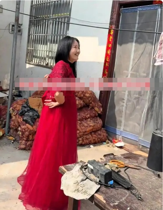 Người phụ nữ đến nhà chồng cũ sau 4 năm ly hôn, có hành động khiến anh chỉ biết im lặng Ảnh 2