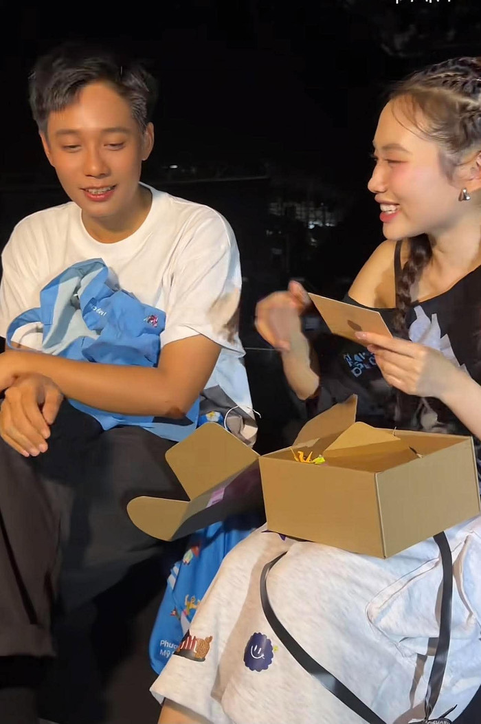 Bảo Định gửi quà, thư đến ủng hộ Phương Mỹ Chi. (Ảnh chụp màn hình từ TikTok Hi Music)