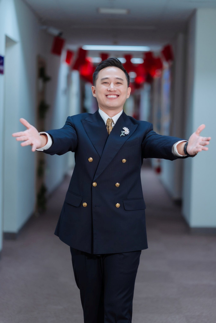 MC Ngọc Huy với lối dẫn duyên dáng, hóm hỉnh.
