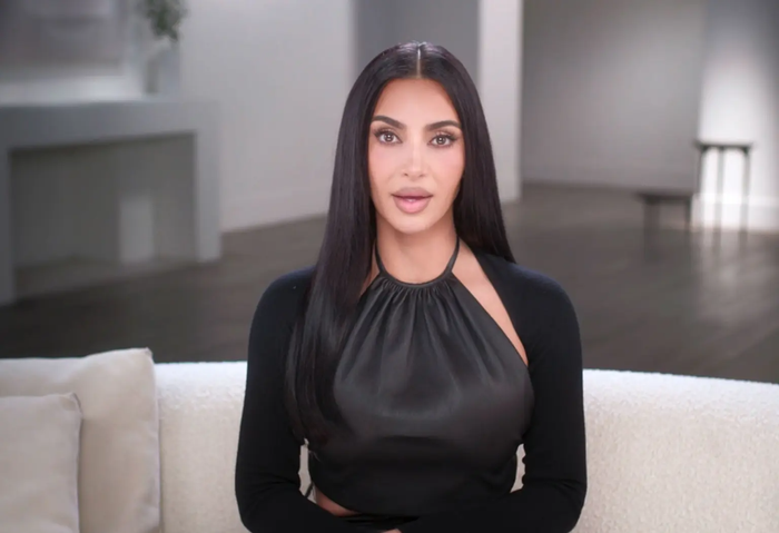 Kim Kardashian tiết lộ việc phải trải qua một ca can thiệp y tế sau khi phát hiện những bất thường ở thực quản.
