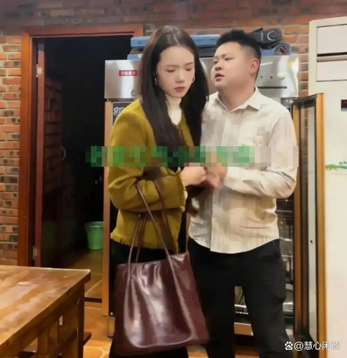 Người vợ bất ngờ đến buổi họp lớp, câu nói trước mặt tình cũ của chồng gây chú ý Ảnh 4