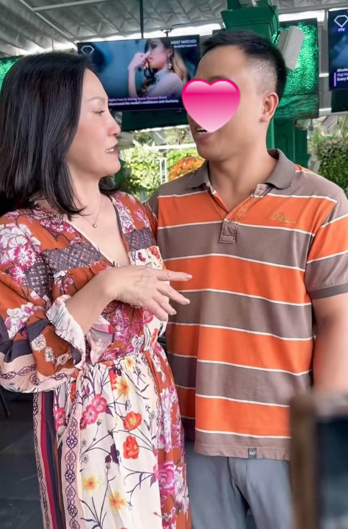 Hồng Đào chia sẻ về mối duyên đẹp khi gặp gỡ một khán giả yêu mến cô trong chuyến du lịch Hà Nội.&nbsp;