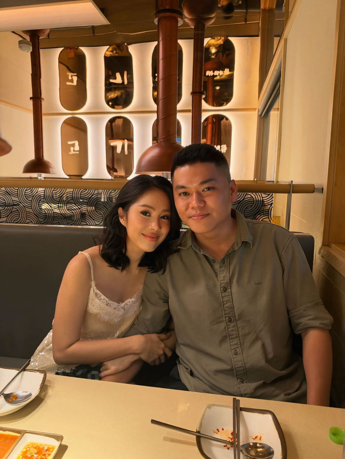 Lê Phương hạnh phúc trở về bên chồng sau ngày dài làm việc.