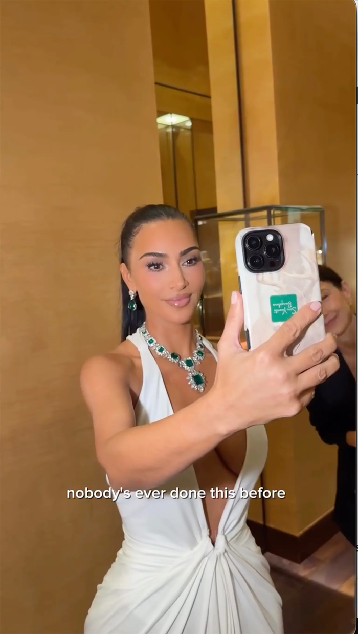 Kim Kardashian cho biết trải nghiệm lần này khiến cô cảm thấy như được tiếp thêm nguồn năng lượng từ thần tượng.