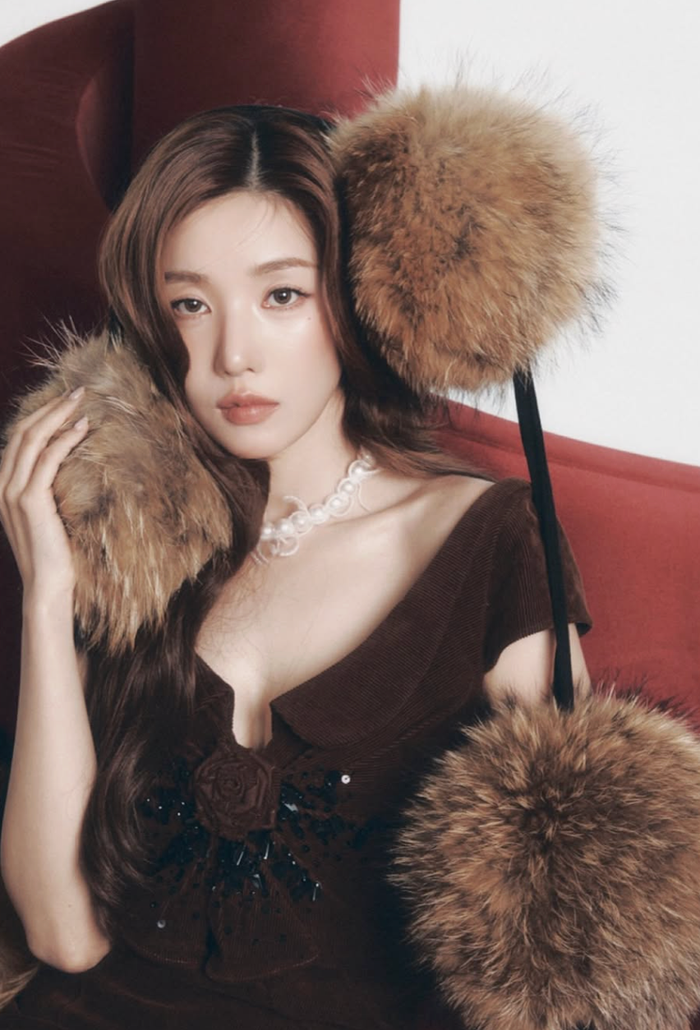Kwon Eunbi gây chú ý với váy trễ vai gợi cảm Ảnh 1