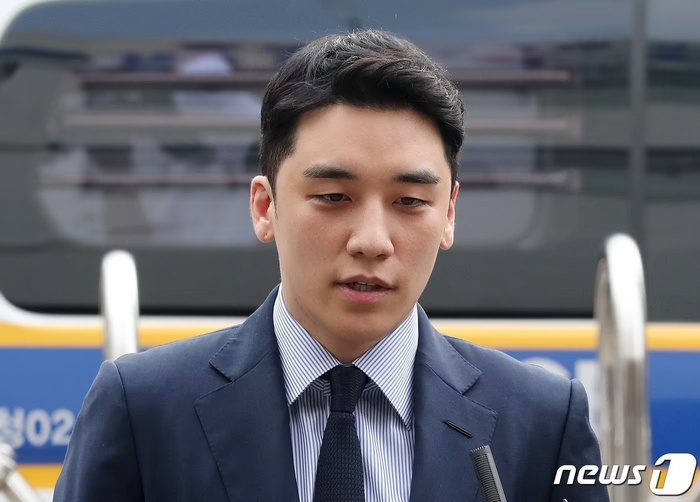 Seungri xác nhận đã đăng ký kết hôn với một phụ nữ ngoài ngành giải trí, hiện ở độ tuổi 20.&nbsp;