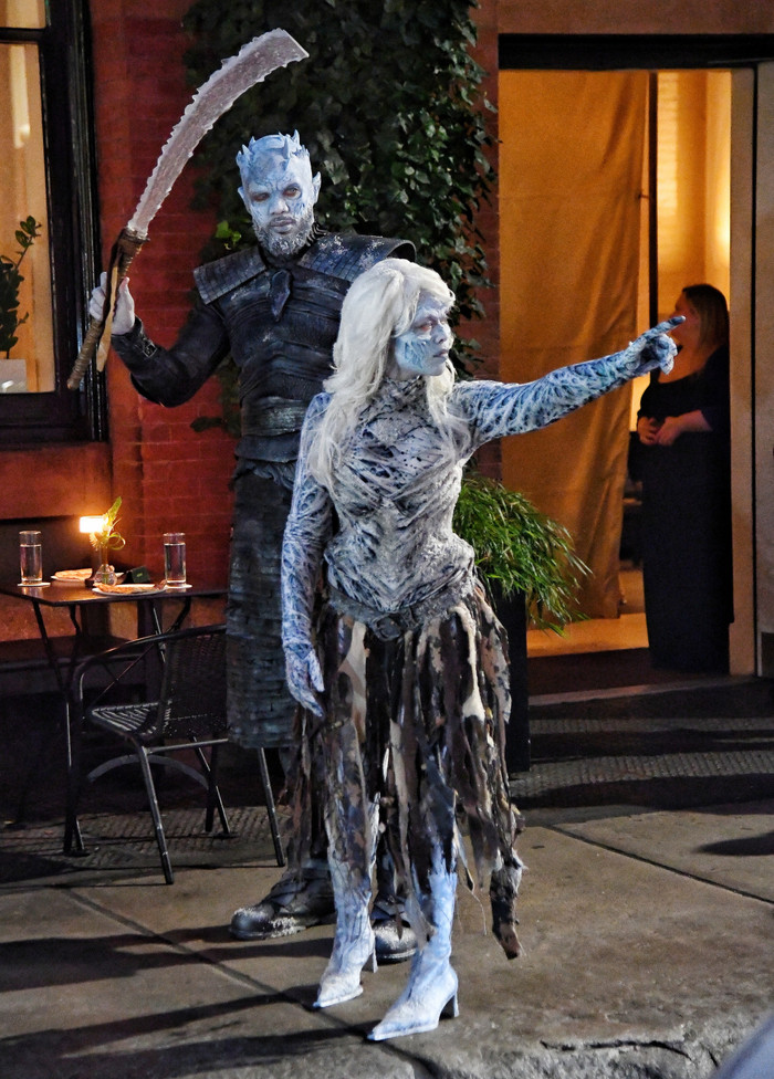 Jordyn Woods và Karl-Anthony Towns gây chú ý khi hóa thân thành những White Walker (Bóng Trắng) trong loạt phim đình đám Game Of Thrones (Trò Chơi Vương Quyền).