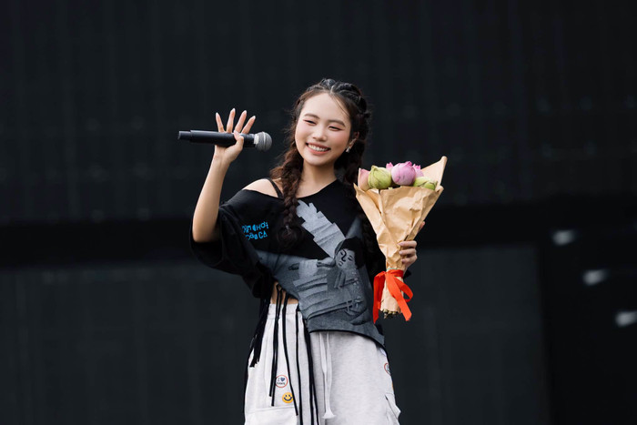Ở tuổi 23, Phương Mỹ Chi có sự nghiệp ca hát ngày càng thăng hoa, thành công.