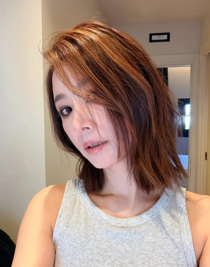 Vẻ đẹp cuốn hút của Lâm Tâm Như ở tuổi 50.