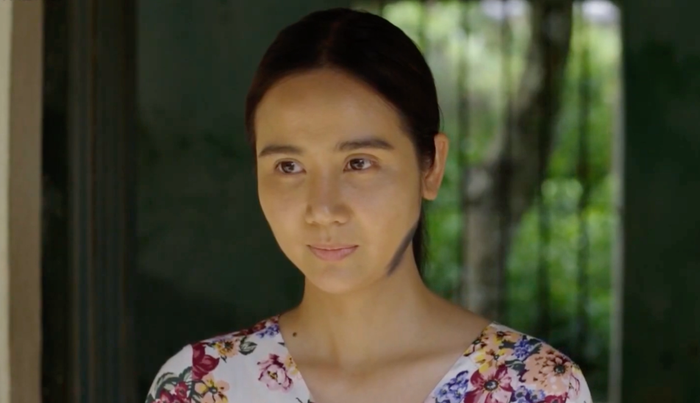 Huyền Lizzie gây bất ngờ với tạo hình khắc khổ, gầy gò và sẫm màu trong Căn nhà không mái che. Ảnh: VTV.
