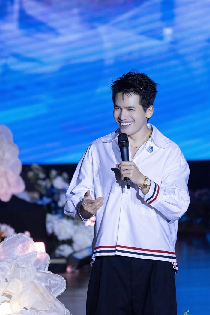 Với Quốc Thiên, việc có thể cất tiếng hát ở bất cứ đâu dường như cũng là một cách để anh kết nối với âm nhạc mà không cần đến ánh đèn sân khấu.&nbsp;
