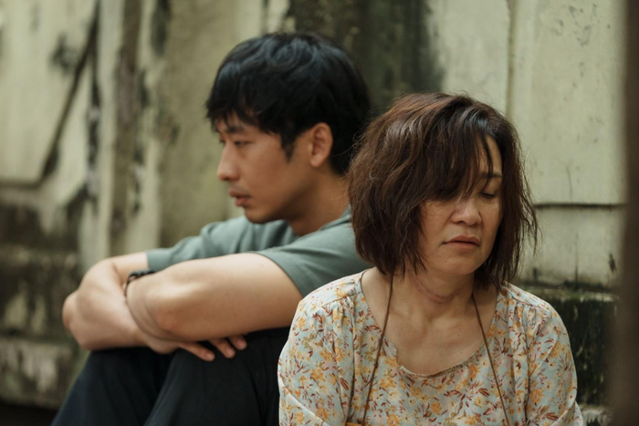 Tuấn Trần tái hợp đạo diễn Mo Hong Jin và Jung Il Woo sau thành công của Mang mẹ đi bỏ, tác phẩm đạt hơn 171 tỷ đồng tại phòng vé Việt.