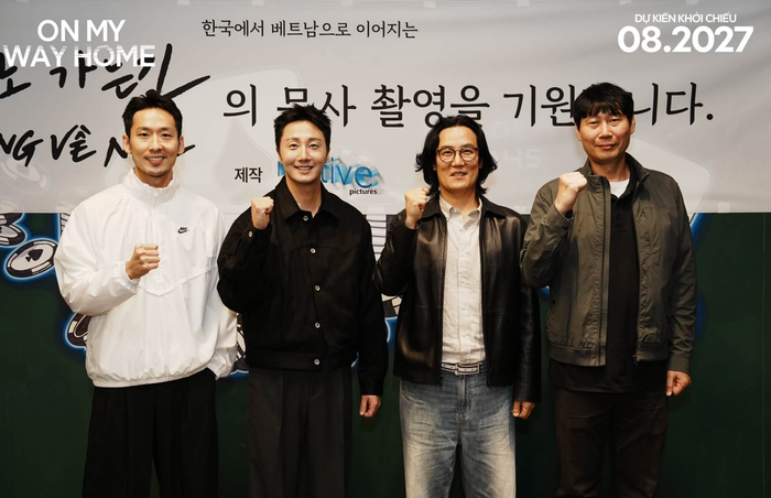 Đạo diễn Mo Hong Jin tiếp tục đồng hành cùng Tuấn Trần và Jung Il Woo. Ảnh: FBNV