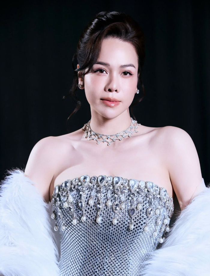 Nhật Kim Anh trở lại sân khấu sau hơn 10 năm với Cuốn Truyện Bị Đốt, nhận tin vui khi suất diễn ngày 4/10 cháy vé. Ảnh: FBNV