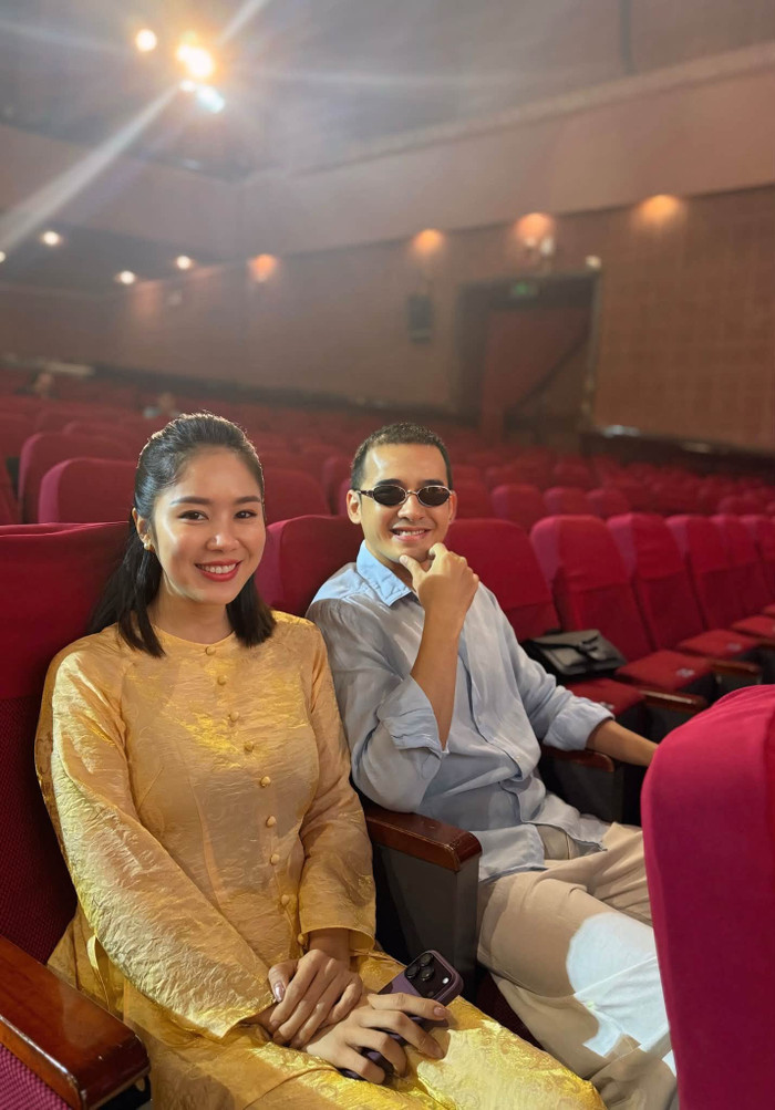 Vở kịch Giáng Hương đánh dấu sự tái hợp của Lê Phương và Lương Thế Thành nhận nhiều phản hồi tích cực sau 5 đêm diễn.