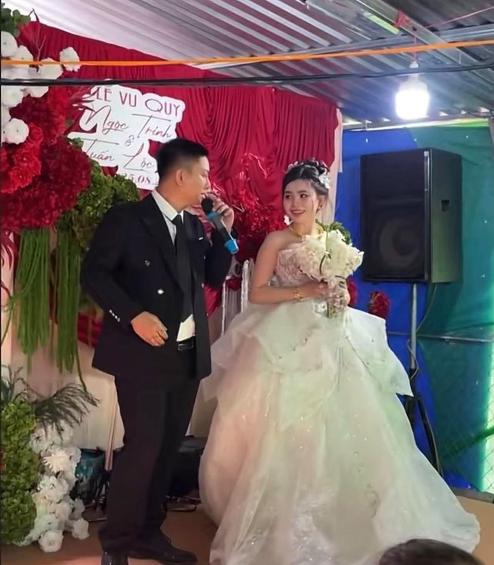 Đám cưới của Hoài Lâm và Ngọc Trinh được tổ chức ở nhà gái. (Ảnh chụp màn hình từ TikTok Hoàng Diễm)