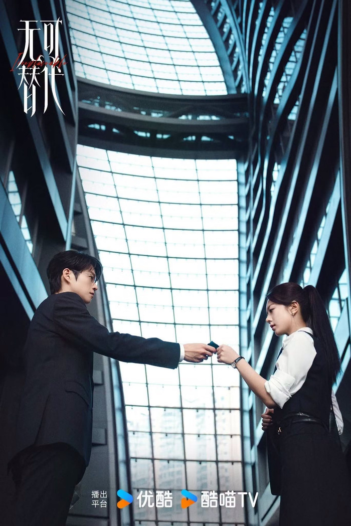 Những điểm tương đồng khiến Không Thể Thay Thế được ví như 'Đầu Xuân Tươi Sáng phiên bản 2.0'.