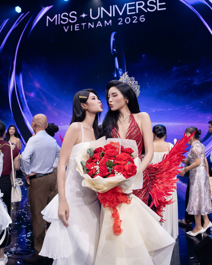 Kỳ Duyên và Thiên Ân gây chú ý với khoảnh khắc đứng sát bên nhau tại sự kiện Miss Universe Vietnam 2026.