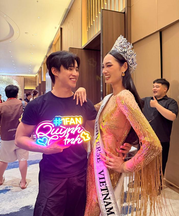 Khoảnh khắc hạnh phúc của Quỳnh Anh bên bạn trai sau khi đăng quang Miss Universe Vietnam 2026.