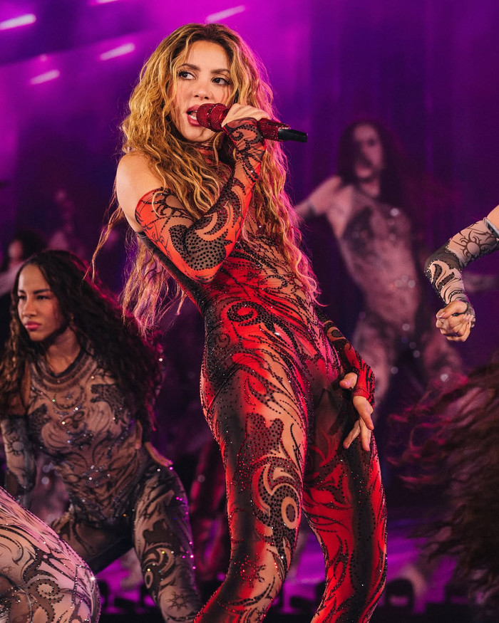Shakira viết tiếp lịch sử với Las Mujeres Ya No Lloran World Tour Ảnh 2