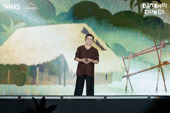 MC Đại Nghĩa đảm nhận vai trò dẫn dắt đêm nhạc của Phương Mỹ Chi.