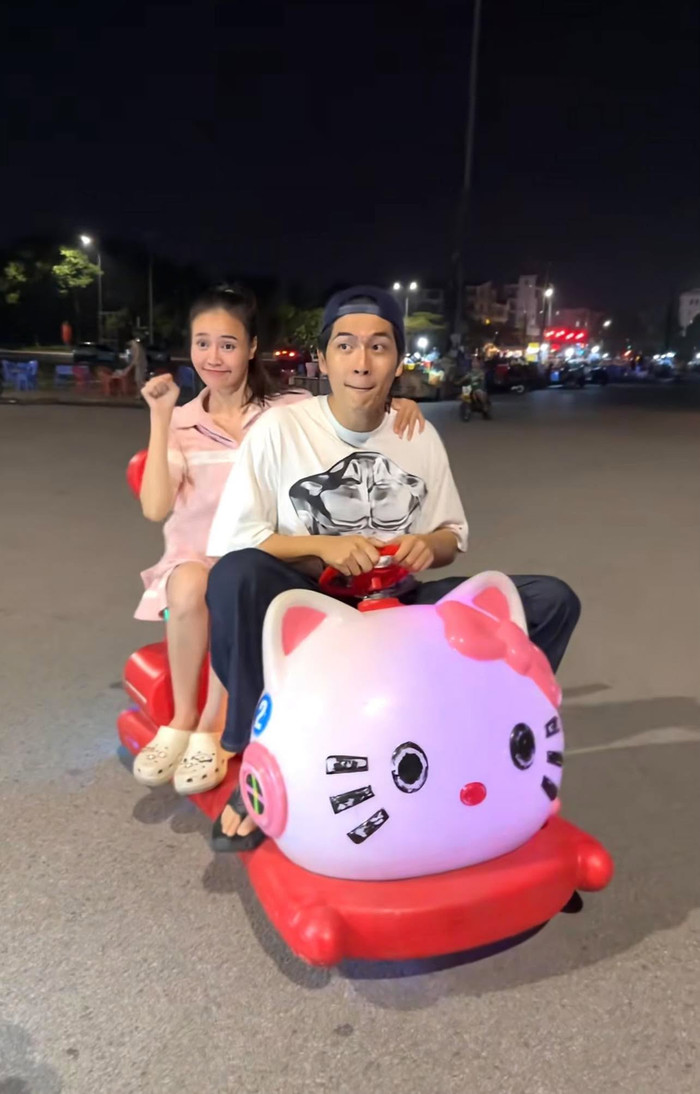Khoảnh khắc đời thường hài hước, gần gũi của Ninh Dương Lan Ngọc bên Quốc Anh.