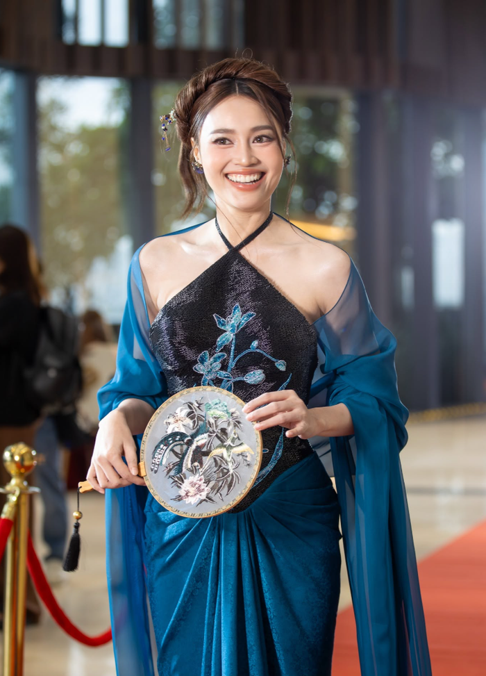Trong phim, Ninh Dương Lan Ngọc vào vai Thị Liễu, một người phụ nữ có đời sống nội tâm phức tạp.