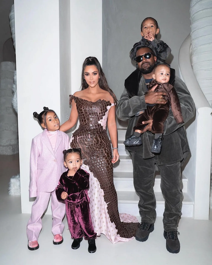 Kim Kardashian và Kanye West kết hôn năm 2014, hoàn tất ly hôn vào năm 2022.