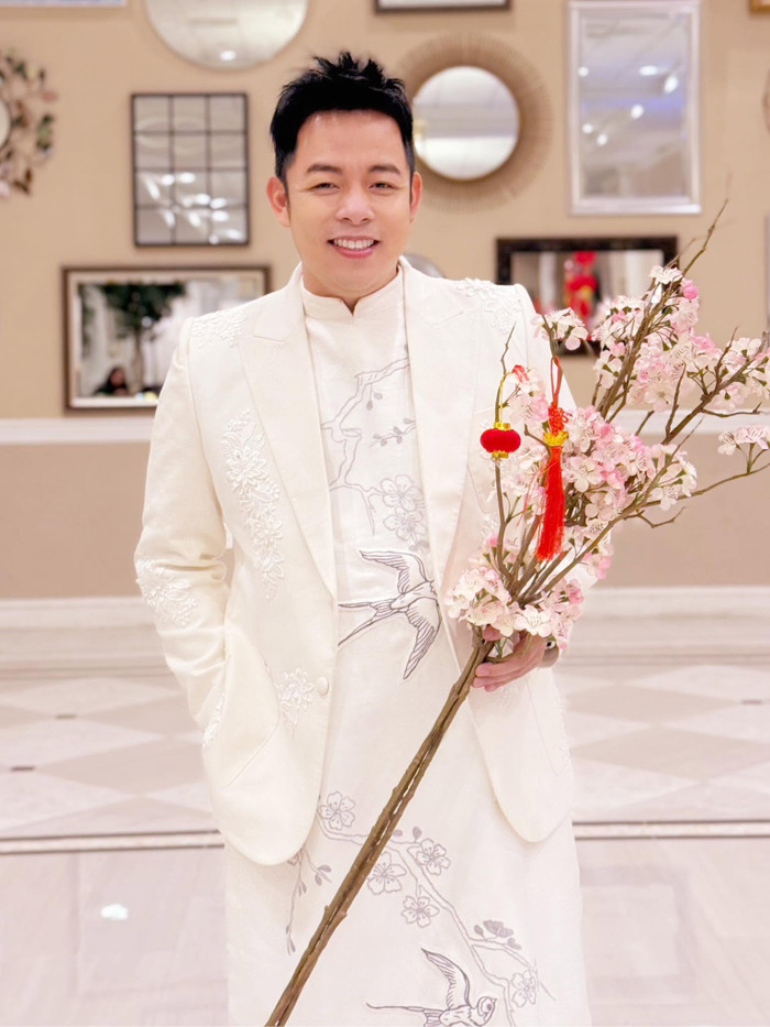 Ca sĩ Quang Lê duy trì sức hút sau nhiều năm hoạt động nghệ thuật.