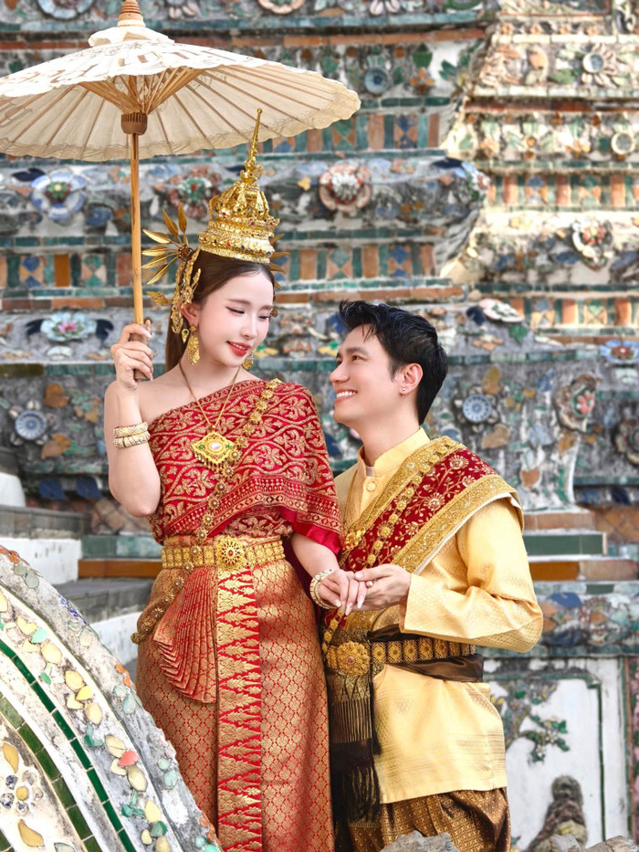 Việt Anh và Quỳnh Nga trong chuyến đi Thái Lan.