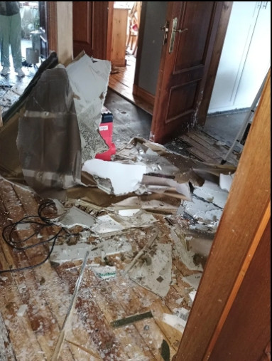 Trở về nhà sau 3 tuần đi du lịch, người phụ nữ vừa mở cửa đã thấy cảnh kinh hoàng đập vào mắt Ảnh 4