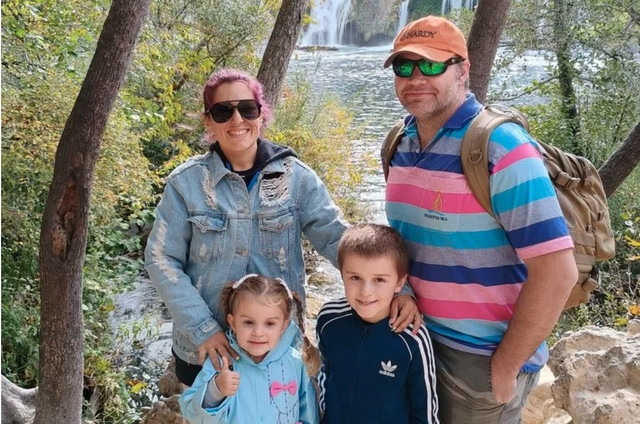 Bà Liliana De Klerk, 41 tuổi cùng chồng và 2 con.&nbsp;
