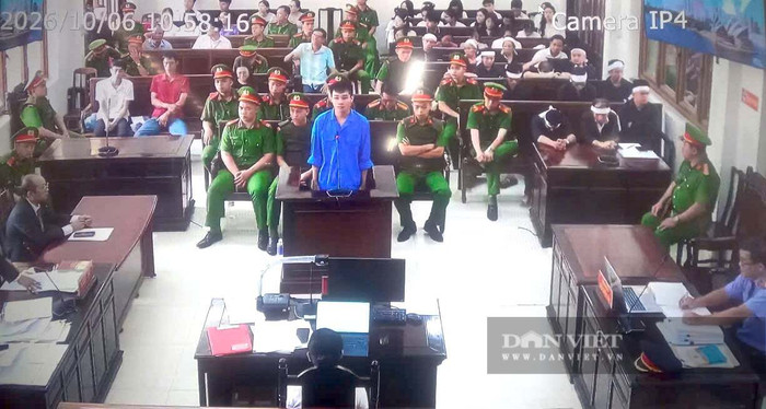 Bị cáo khai báo tại tòa. Ảnh: NV&nbsp;