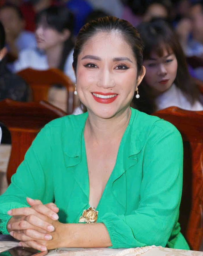 Ở tuổi U50, Cát Tường tiếp tục mở rộng các hoạt động trong hành trình làm nghề. Ảnh: FBNV