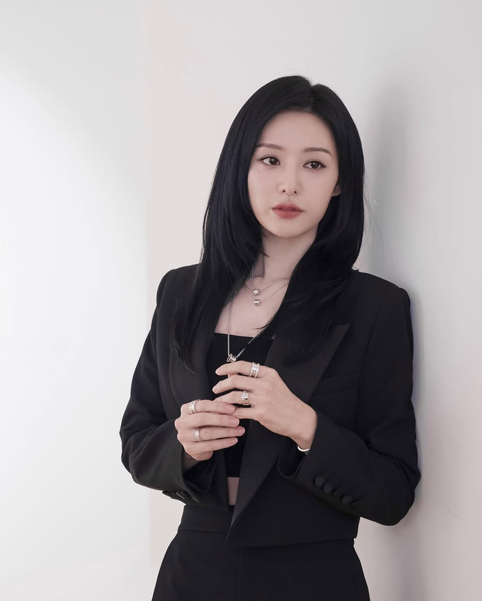Kim Ji Won chia sẻ về cuộc sống sau thành công của phim Nữ hoàng nước mắt.
