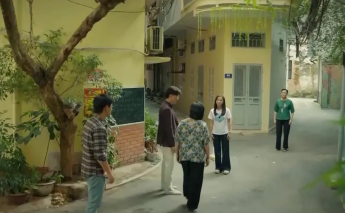 Bà Ngọc bàng hoàng khi biết Khánh từng nhận tội thay Phương cách đây 10 năm. Ảnh: NSX