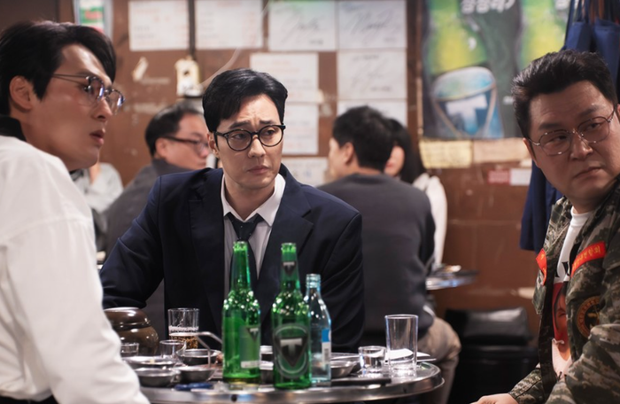 So Ji Sub vào vai cựu điệp viên sống cuộc đời bình lặng bên con gái trong Đặc vụ Kim tái khởi động.