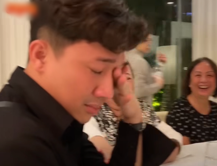 Hari Won chia sẻ khoảnh khắc Trấn Thành xúc động khi song ca vọng cổ cùng nghệ sĩ Ngọc Giàu.