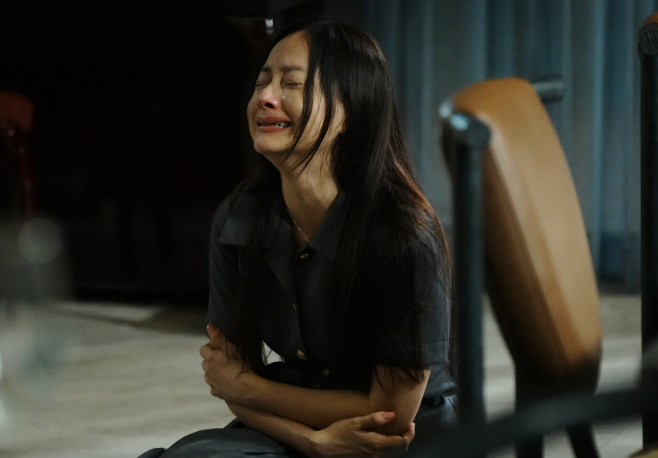 Lan Phương vai vợ bác sĩ Tâm.