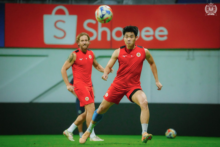 Chia tay tuyển Việt Nam, tiền đạo Đình Bắc đã có mặt trong buổi tập tại Singapore, sẵn sàng cùng CAHN bước vào trận mở màn Cúp các CLB Đông Nam Á gặp Lion City Sailors. Ảnh: CLB CAHN